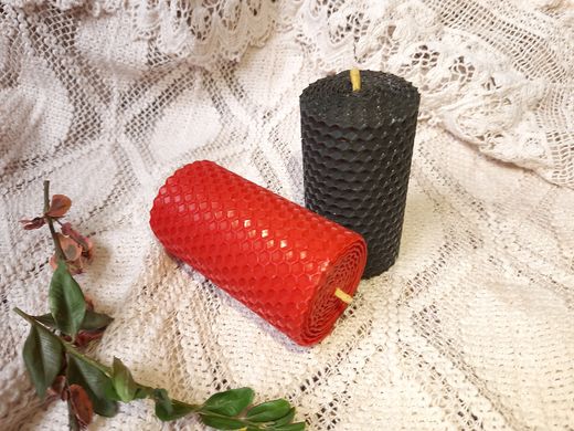 Набір воскових свічок з кольоровою вощини "чорне і червоне" Zigrivay (8х4,5см) 2 шт
