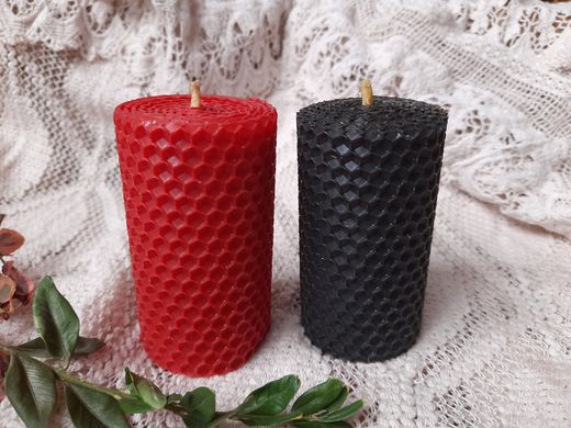 Набір воскових свічок з кольоровою вощини "чорне і червоне" Zigrivay (8х4,5см) 2 шт